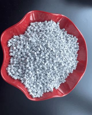 بيضاء الثلج TPE المواد البلاستيكية الصديقة للبيئة TPE المواد المرنة SEBS / الزيت المعدني فوق صب لـ PA
